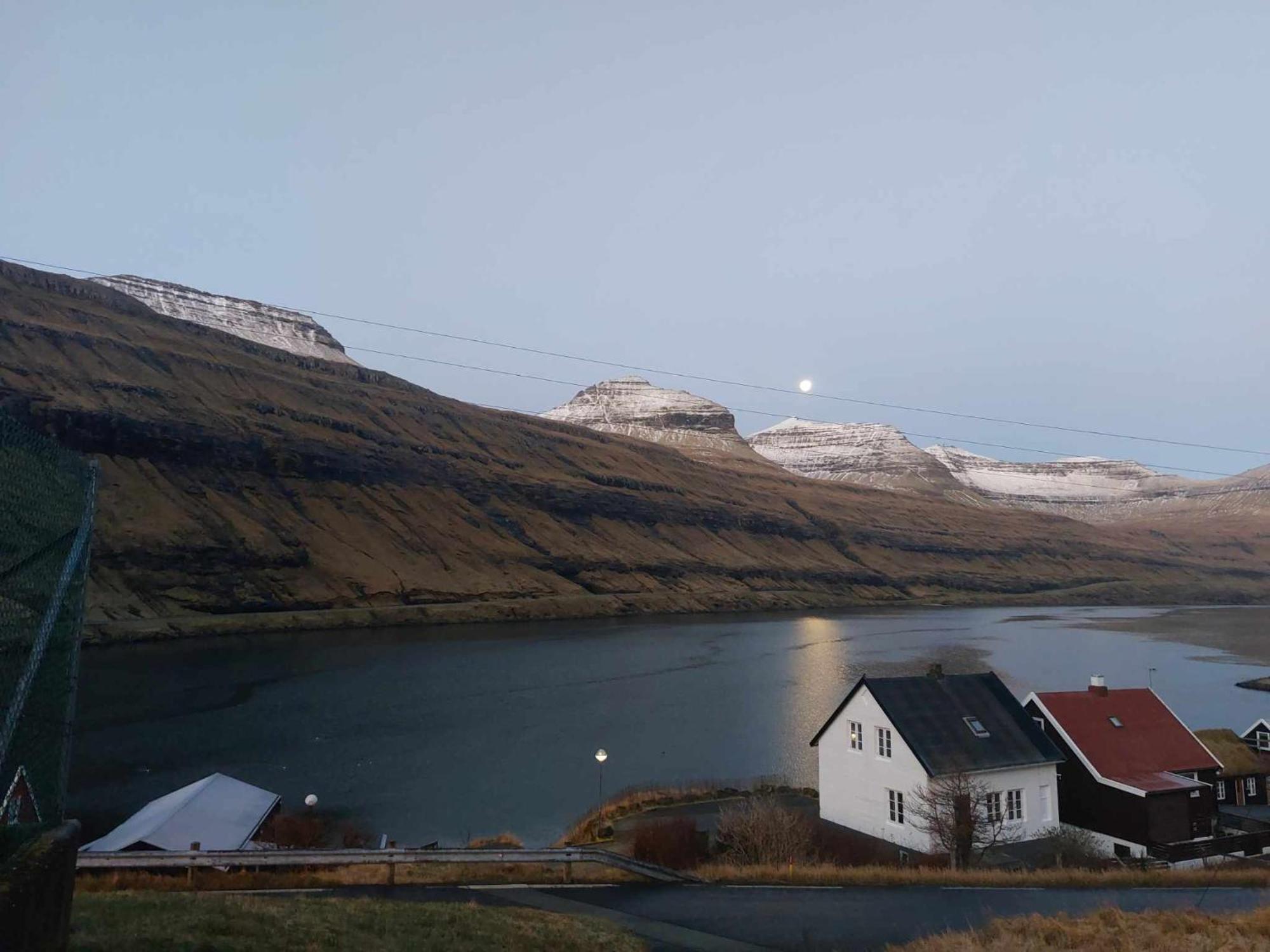 Funningsfjordur Fjord Guesthouse מראה חיצוני תמונה